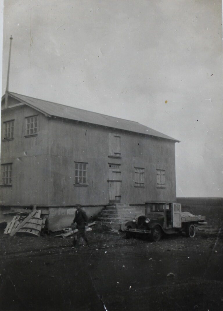 Vöruhúsið við Skaftárós og bíll Siggeirs Lárussonar